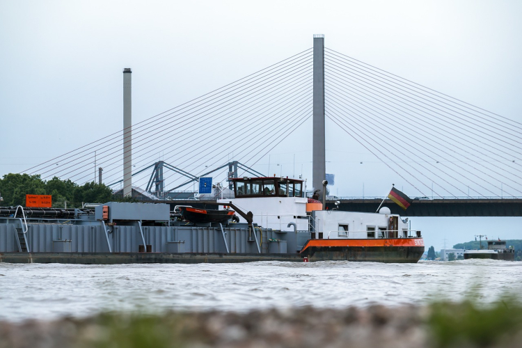 Elektrorevolution auf dem Rhein: Die erste FÃ¤hre mit Elektroantrieb nimmt den Betrieb auf  Â 