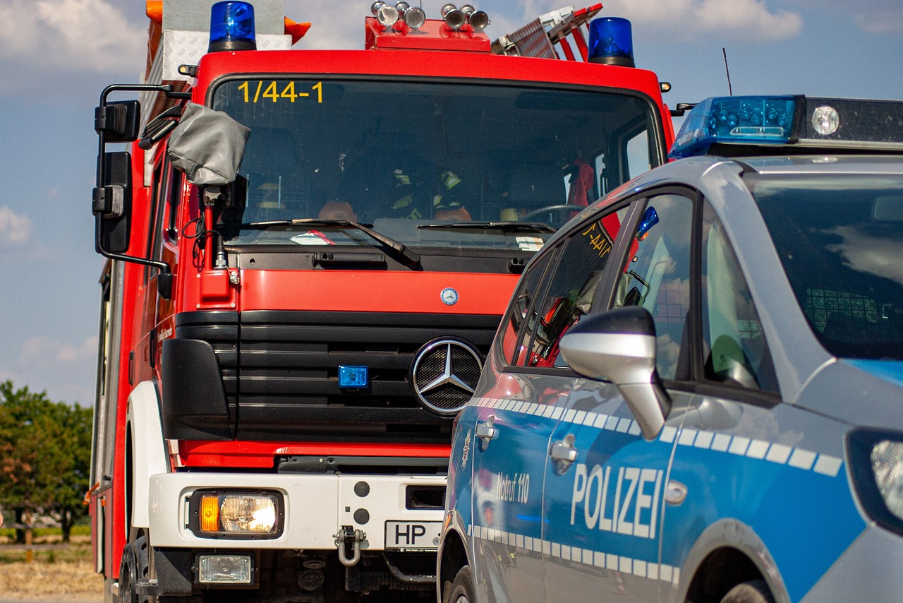 Feuerwehr lÃ¶scht Brand im Keller in Bonn-Friesdorf